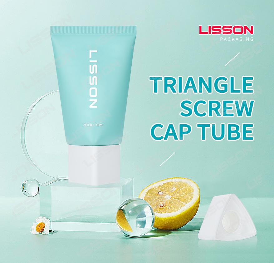 Tube cosmétique en plastique triangulaire