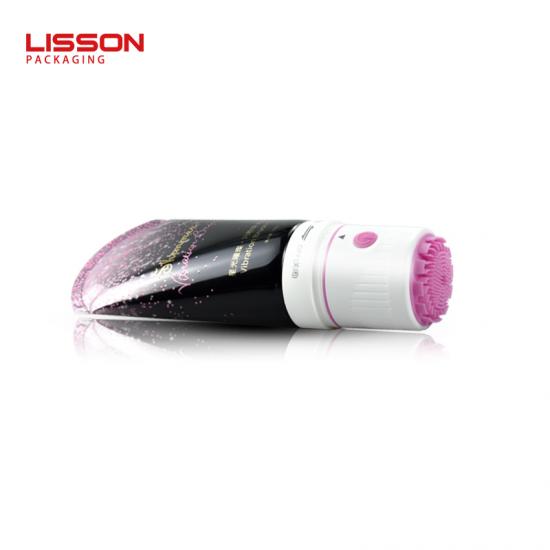 Tube de nettoyant pour le visage avec brosse vibrante