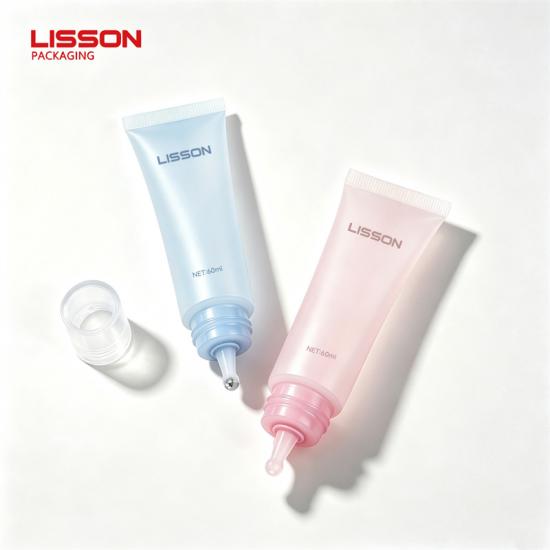 Tube cosmétique en PE avec bille en acier et applicateur à embout