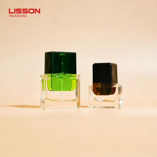 Flacon cosmétique carré plat en verre avec pompe de traitement